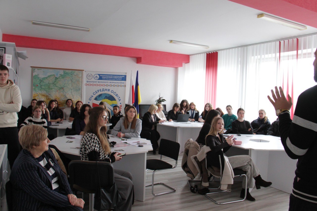 Борис Малюга ділиться досвідом зі студентами-журналістами